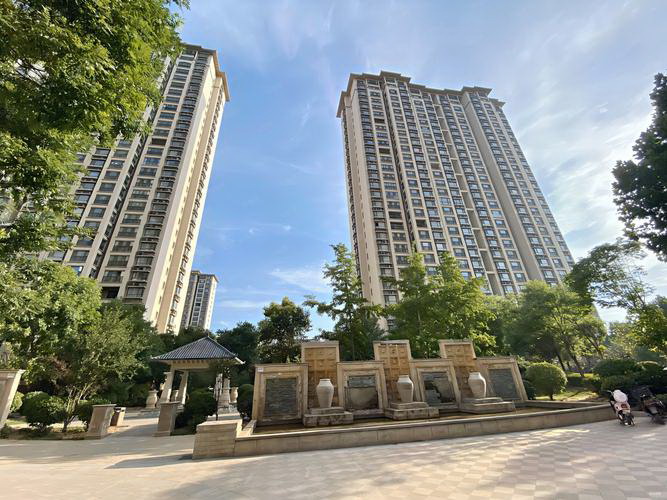 成都一小区50多家业主玻璃自爆，“老破小”热销的真正原因是啥 - 买房知识